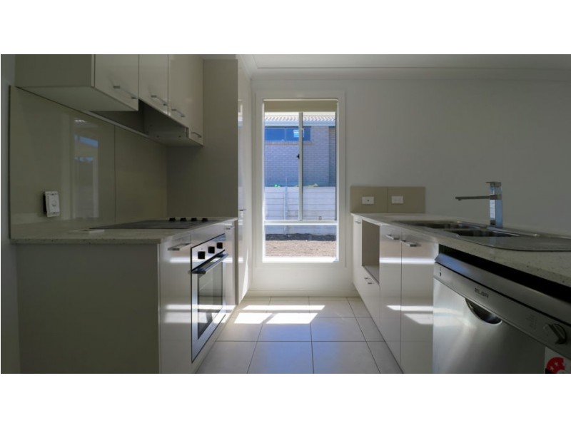 1/3 Gooloowan Circle, Brassall QLD 4305