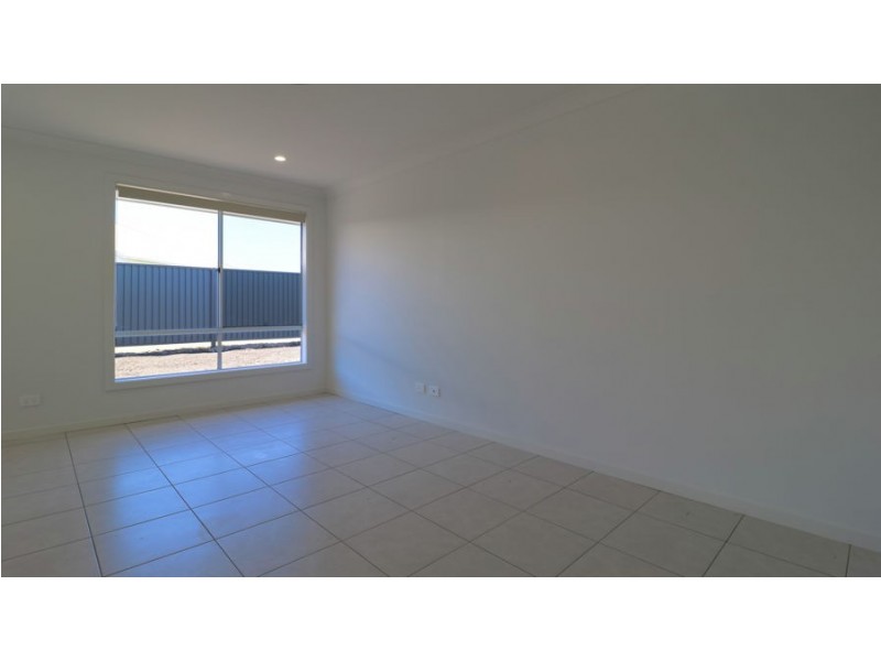 1/3 Gooloowan Circle, Brassall QLD 4305