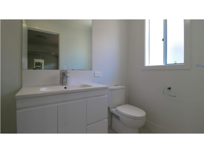 1/3 Gooloowan Circle, Brassall QLD 4305