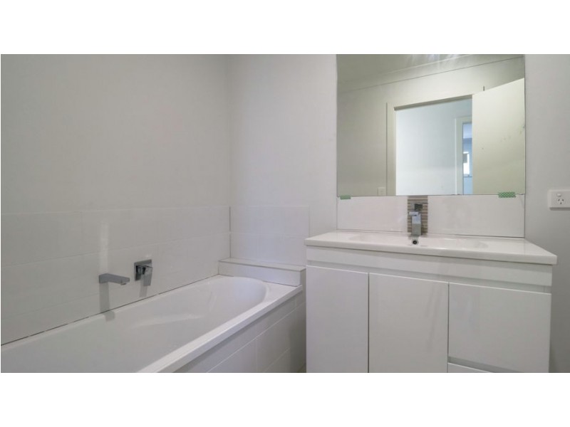 1/3 Gooloowan Circle, Brassall QLD 4305