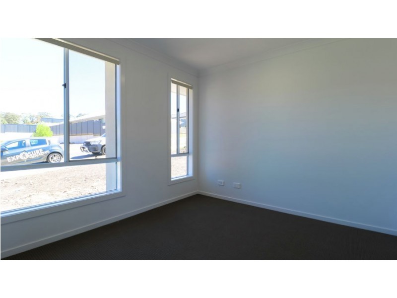 1/3 Gooloowan Circle, Brassall QLD 4305