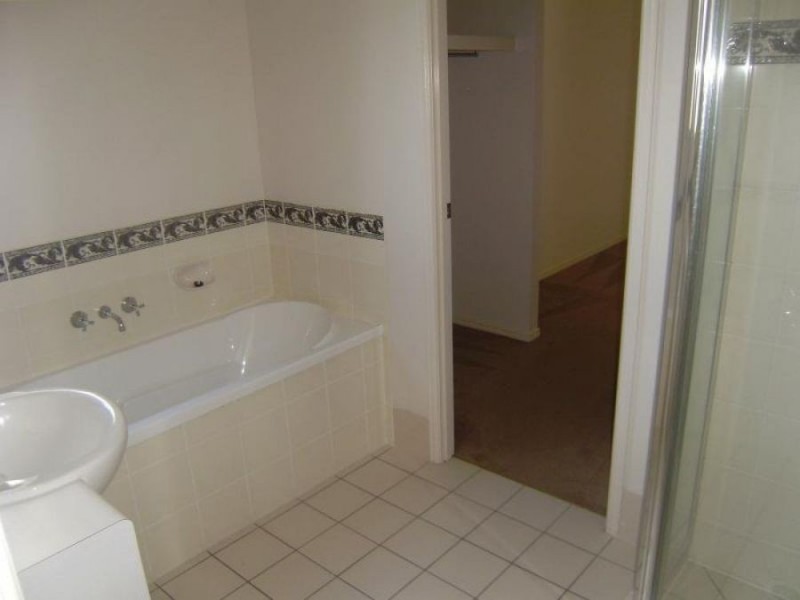 63 Creekside Drive, Springfield Lakes QLD 4300