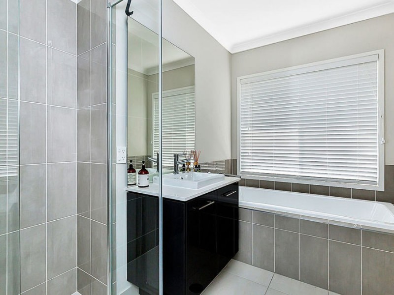 2 Protea Lane, Springfield Lakes QLD 4300