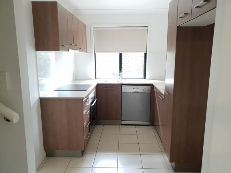 6/8 Macquarie Street, Booval QLD 4304