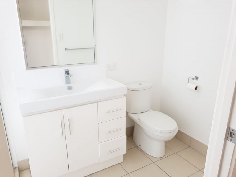 6/8 Macquarie Street, Booval QLD 4304