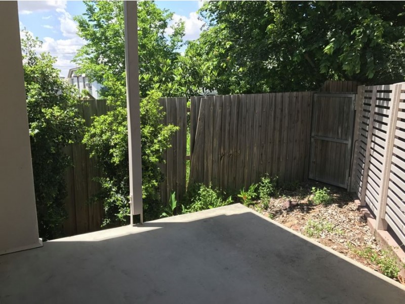 5/8 Macquarie Street, Booval QLD 4304