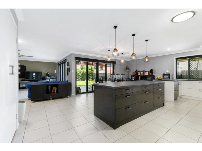 15 Shangrila Crescent, Springfield Lakes QLD 4300