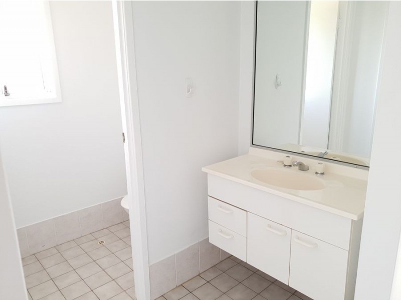 24 Haldham Crescent, Regents Park QLD 4118