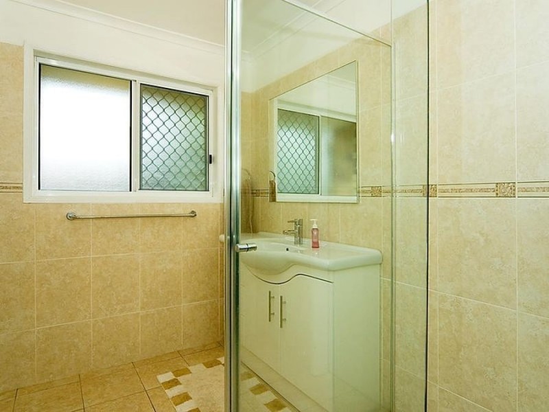 1/5 Broadfoot Drive, Goodna QLD 4300