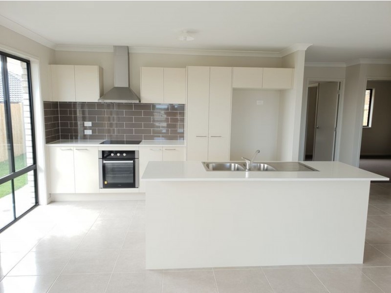 7B Hastings Avenue, Plainland QLD 4341