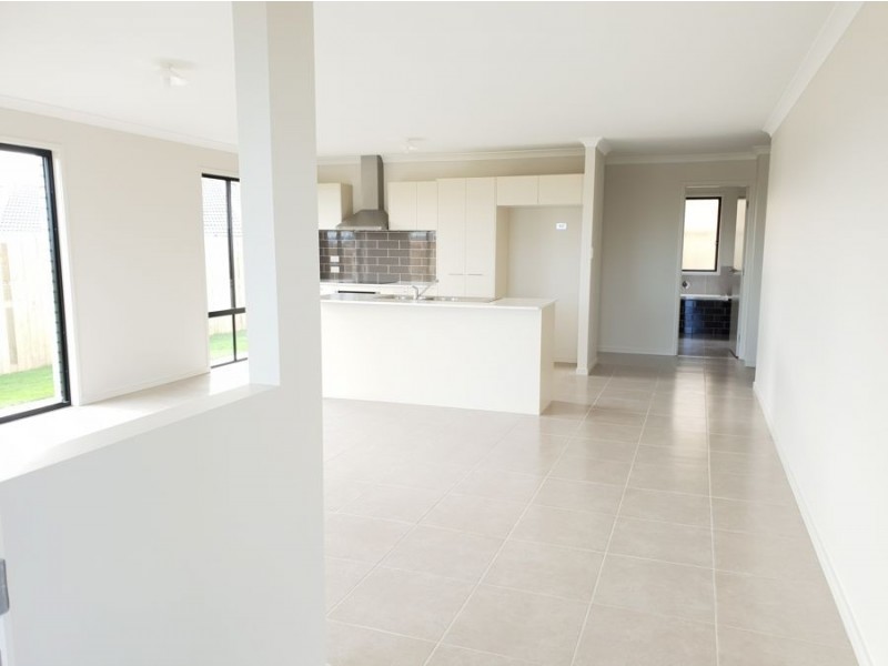 7B Hastings Avenue, Plainland QLD 4341