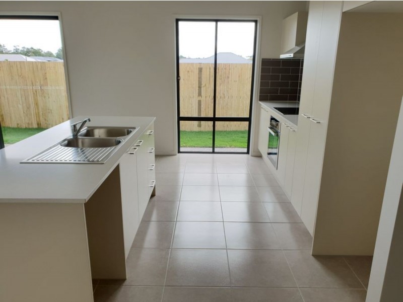 7B Hastings Avenue, Plainland QLD 4341