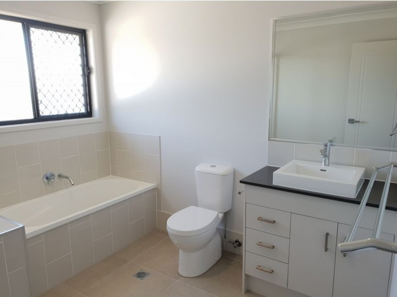 29 Acacia Place, Spring Mountain QLD 4124