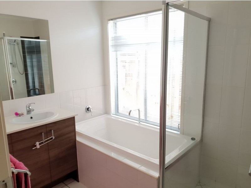 5 Rosella Crescent, Springfield Lakes QLD 4300