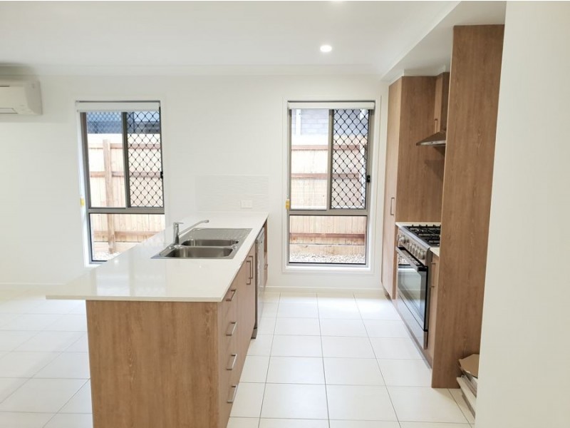 18 Sunbury Street, Pallara QLD 4110