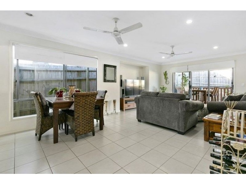 32 Greentrees Terrace, Springfield Lakes QLD 4300