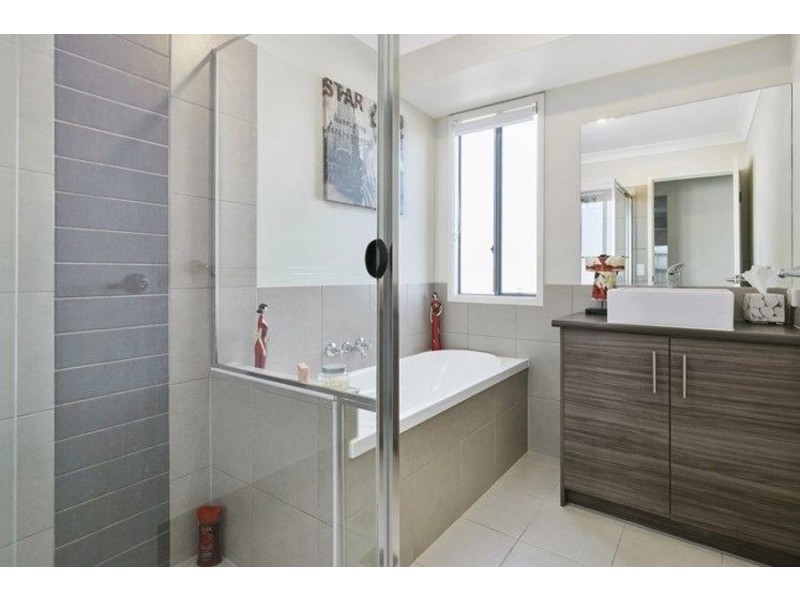 32 Greentrees Terrace, Springfield Lakes QLD 4300