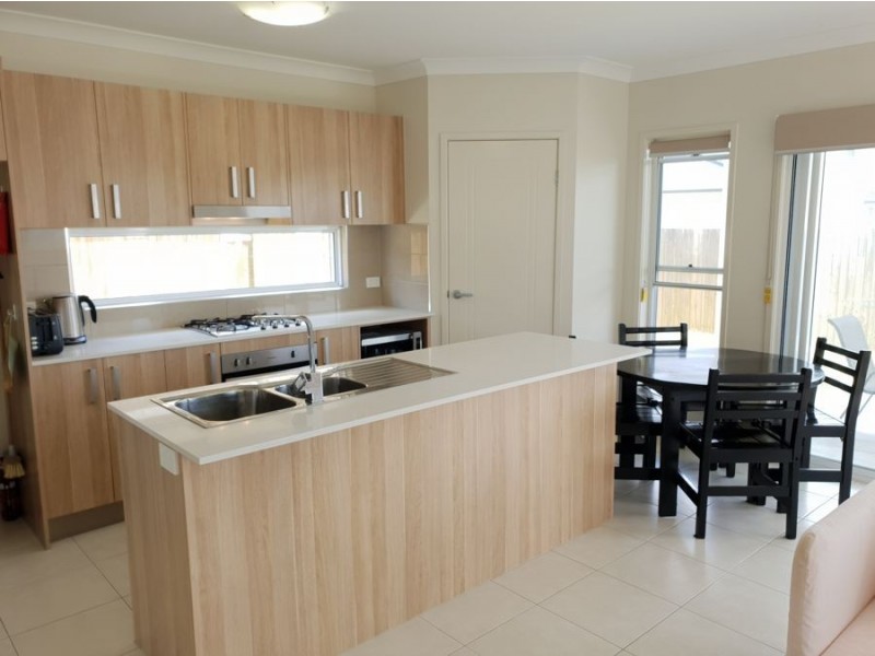 15 Madeira Street, Springfield Lakes QLD 4300