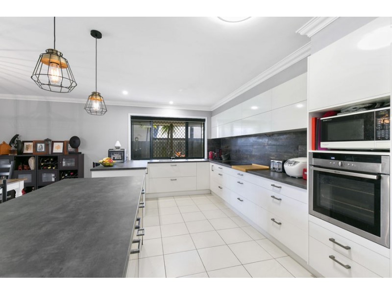 15 Shangrila Crescent, Springfield Lakes QLD 4300