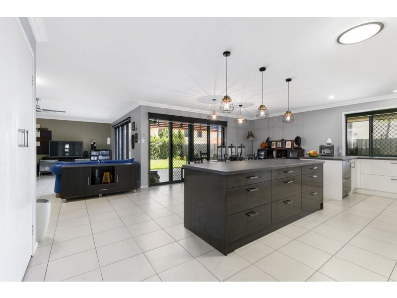 15 Shangrila Crescent, Springfield Lakes QLD 4300