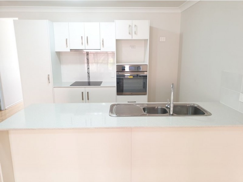 2/3 Edward Street, One Mile QLD 4305