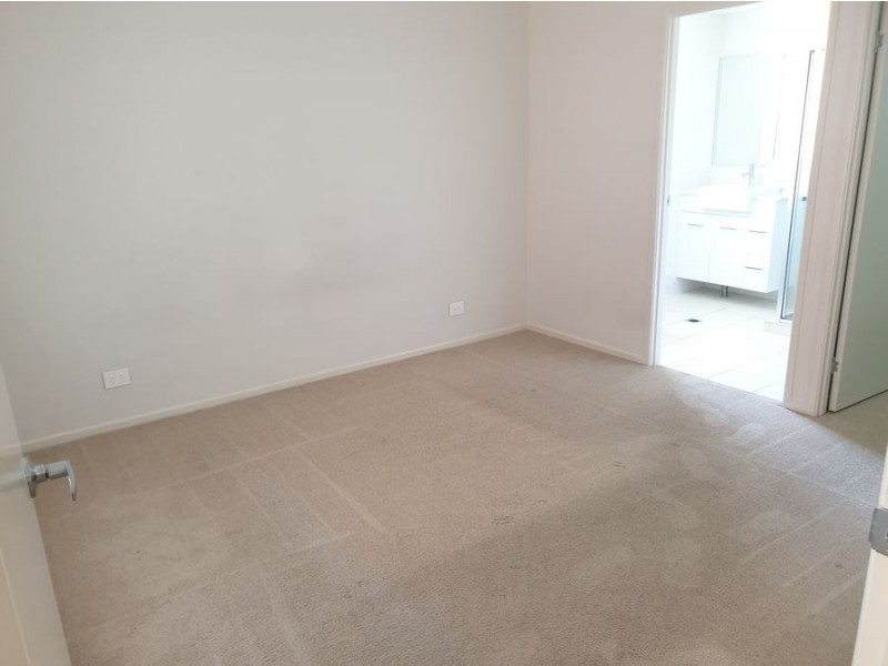 2/3 Edward Street, One Mile QLD 4305