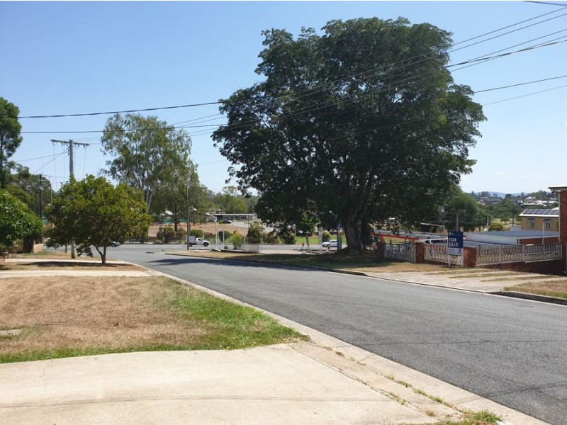 2/3 Edward Street, One Mile QLD 4305