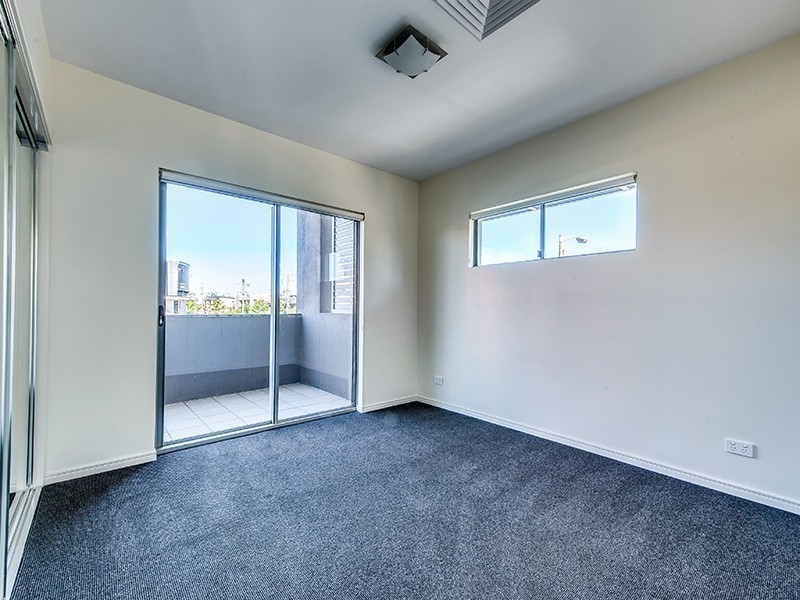 2/215 Wellington, Kangaroo Point QLD 4169