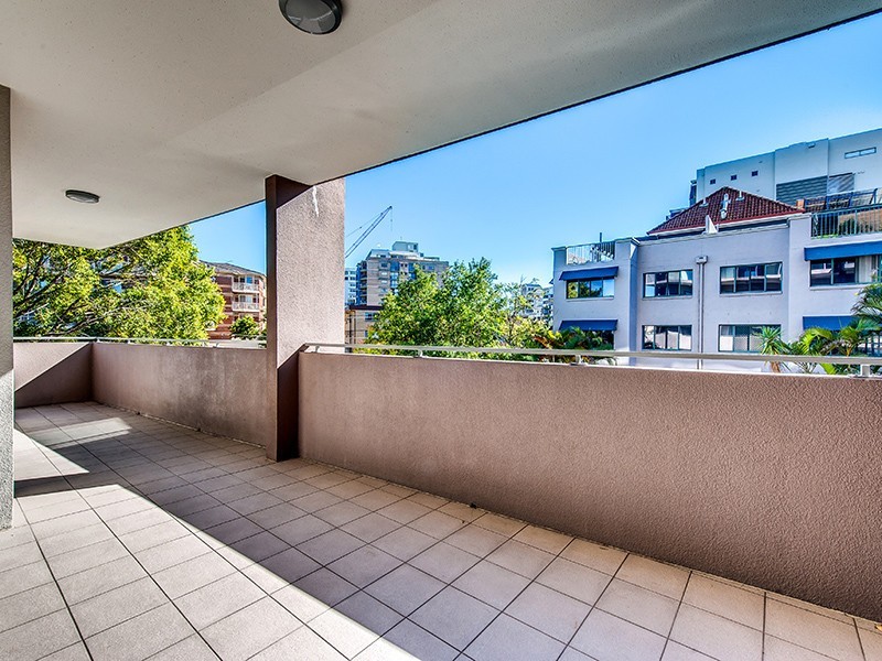 2/215 Wellington, Kangaroo Point QLD 4169