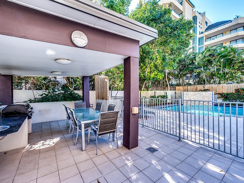 2/215 Wellington, Kangaroo Point QLD 4169