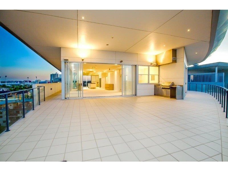 98 Thorn Street, Kangaroo Point QLD 4169