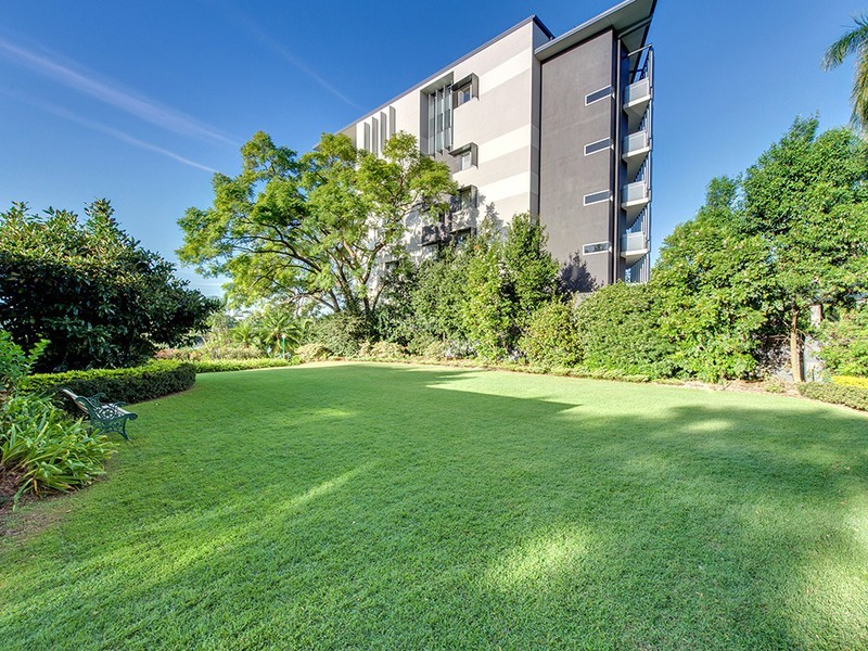 18/82 Sandford Street, St Lucia QLD 4067