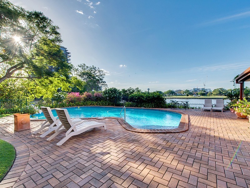 18/82 Sandford Street, St Lucia QLD 4067