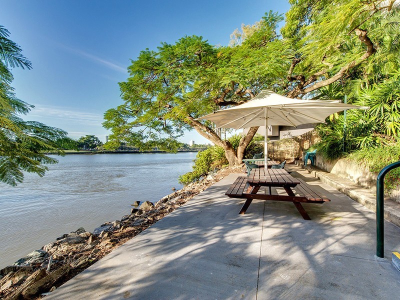 18/82 Sandford Street, St Lucia QLD 4067