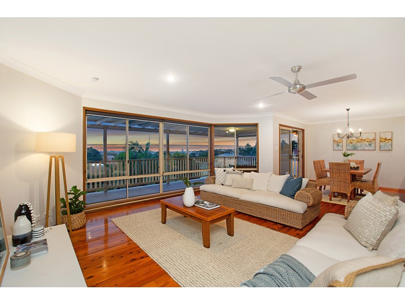 16 Clonakilty Close, Banora Point NSW 2486