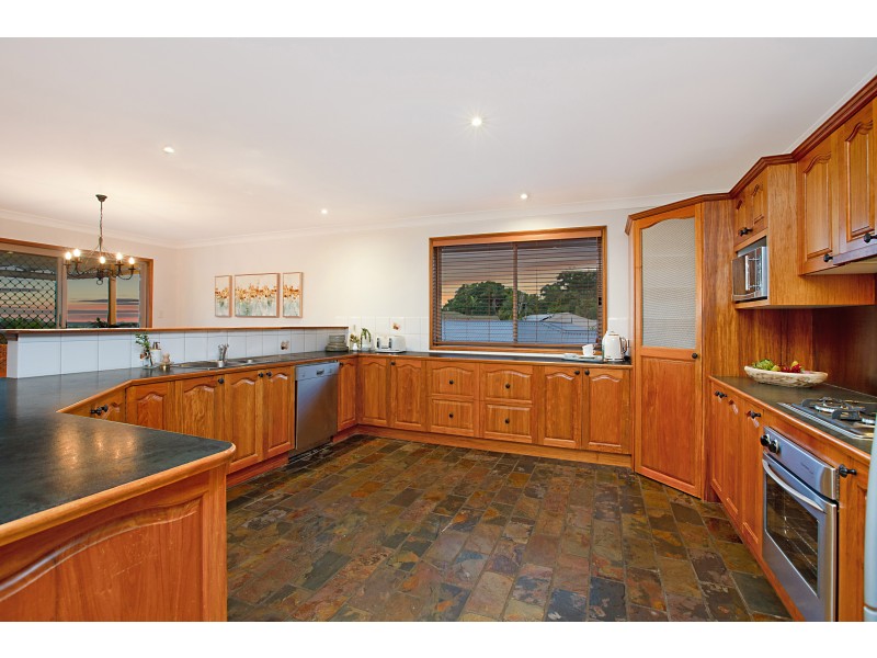 16 Clonakilty Close, Banora Point NSW 2486