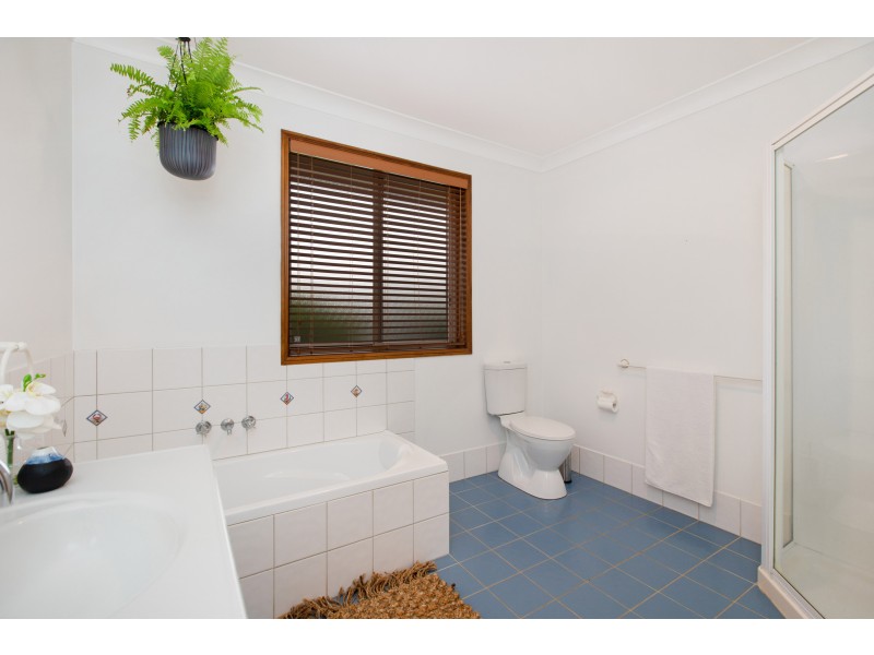 16 Clonakilty Close, Banora Point NSW 2486