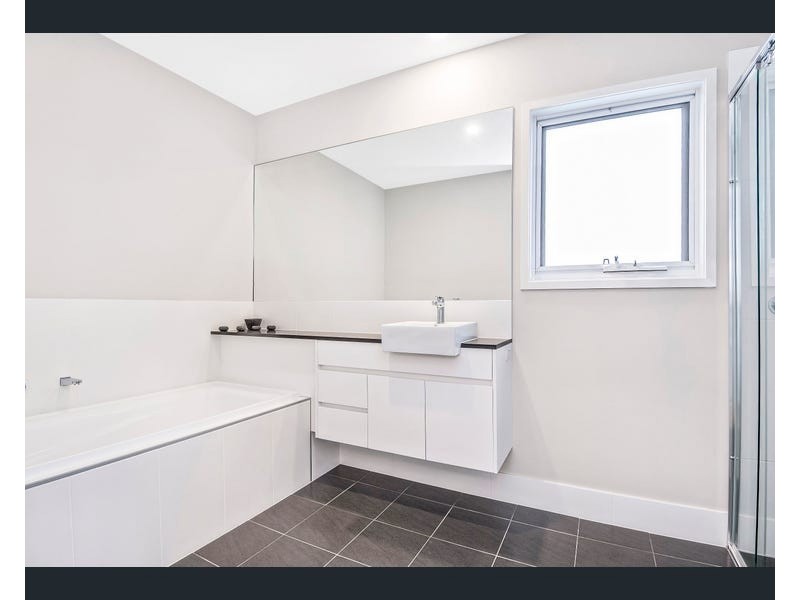 2 Suncatcher Lane, Casuarina NSW 2487