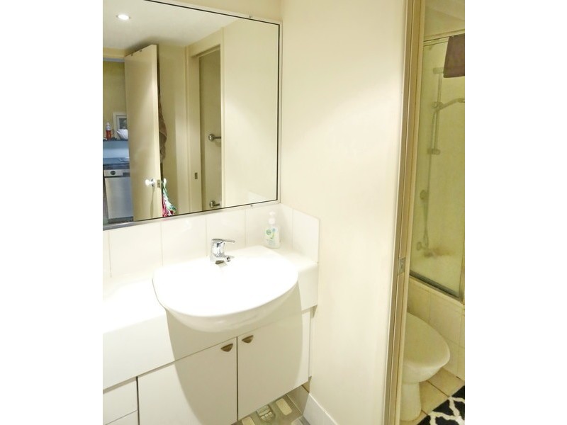8/7 Landsborough Terrace, Toowong QLD 4066