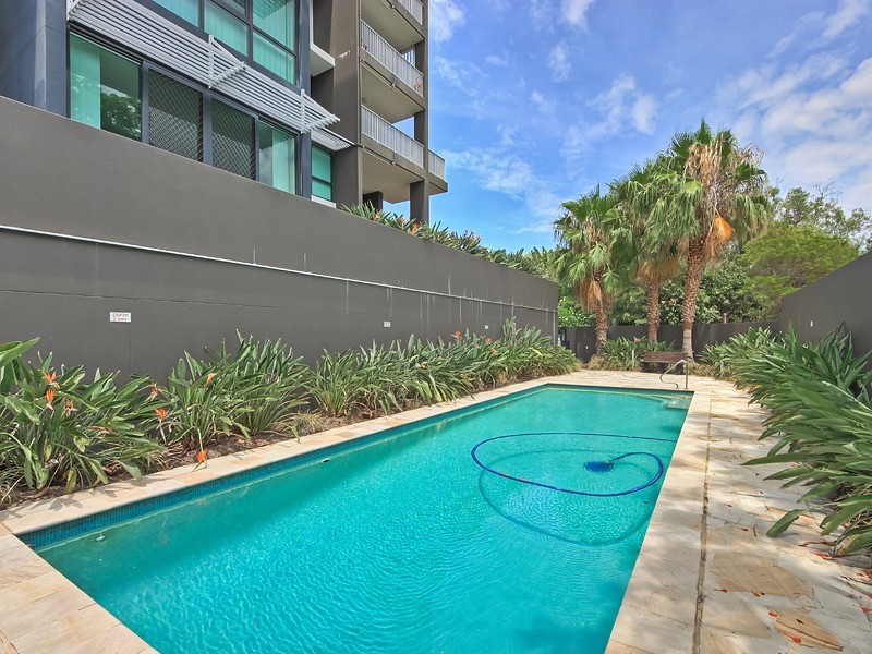 B4/25 Dix Street, Redcliffe QLD 4020