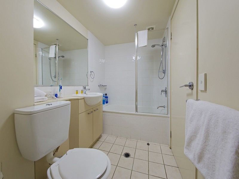 2/21 Patrick Lane, Toowong QLD 4066