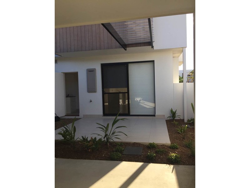 1/33 Azure Way, Hope Island QLD 4212