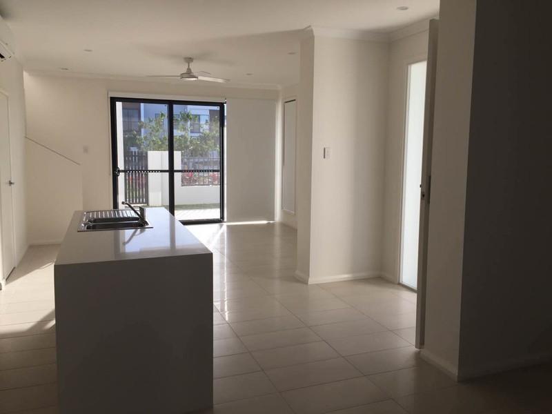 1/33 Azure Way, Hope Island QLD 4212