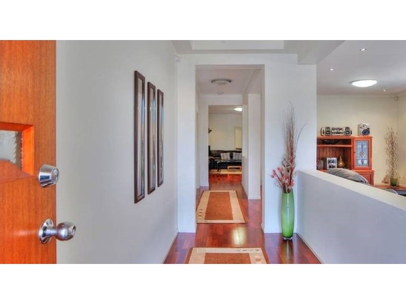 9 Meadowbank Court, Calamvale QLD 4116