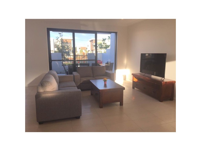 1/33 Azure Way, Hope Island QLD 4212