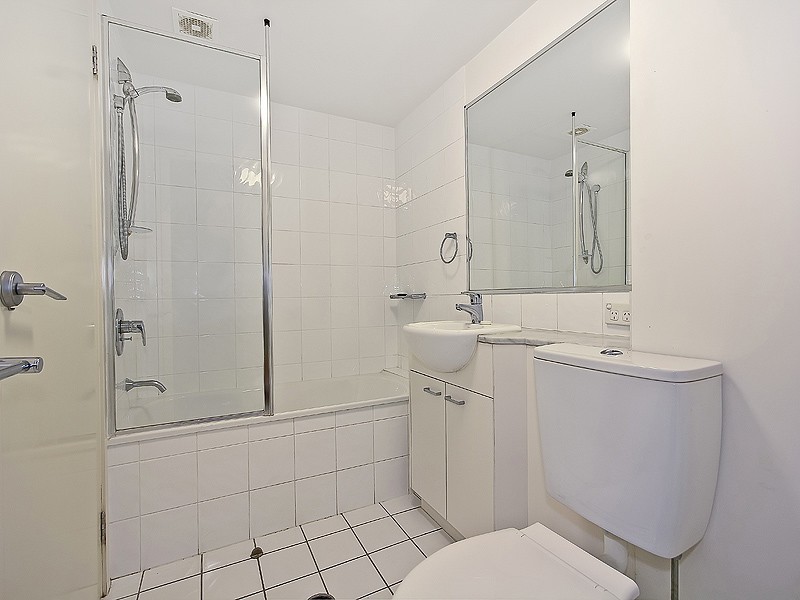 1/21 Patrick Lane, Toowong QLD 4066