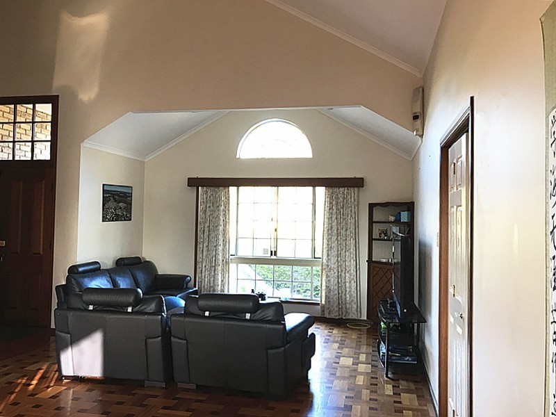 15 Tomkins Road, Riverhills QLD 4074