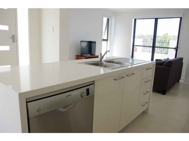 1 Mayfair Lane, Hope Island QLD 4212