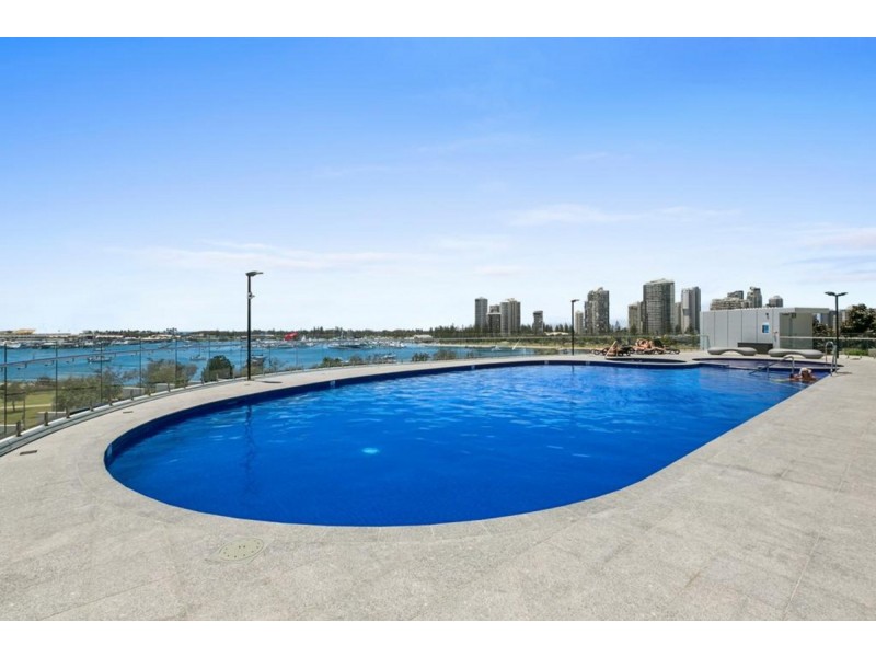 2 Como Crescent, Southport QLD 4215