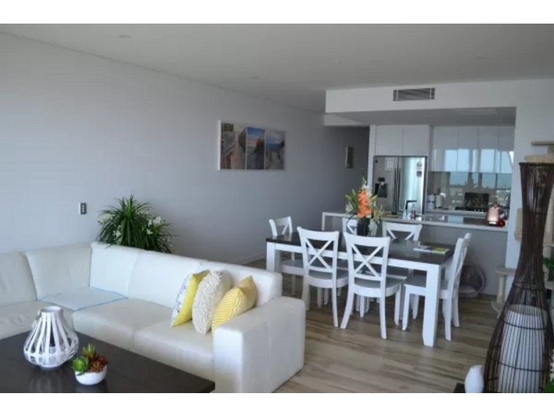 2 Como Crescent, Southport QLD 4215